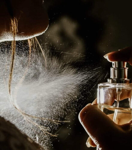 عطور وكريمات